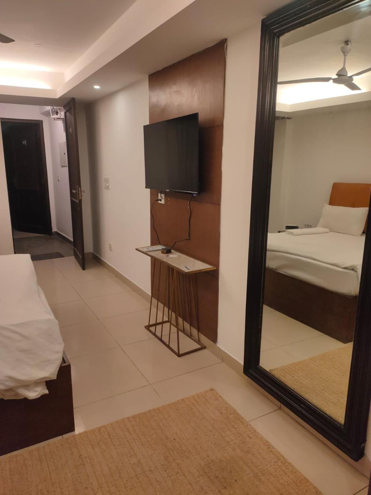 Hotel Blueberry Nueva Delhi Exterior foto